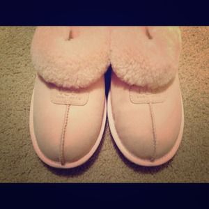 Pink UGG slippers NWOT