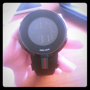 ON HOLD FOR AKIMOTO_VELA Gucci watch