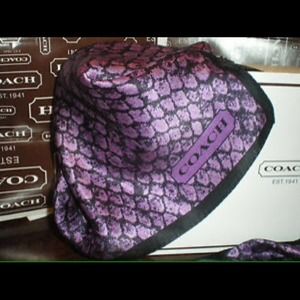 🆕W/tags Coach Taylor Snakeprint Scarf & Gift Box