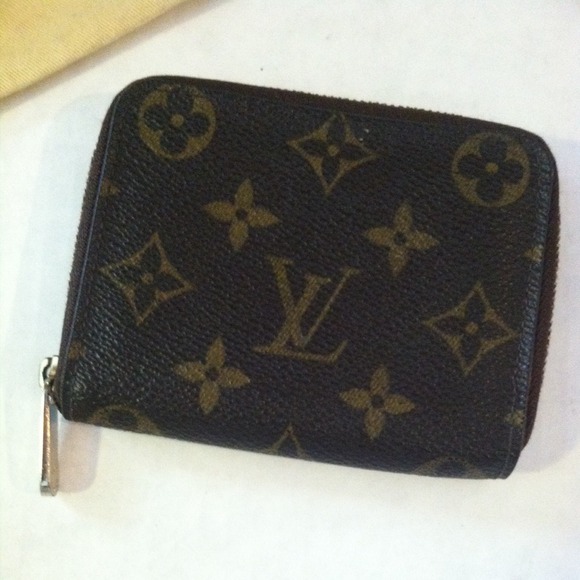 Louis Vuitton- Zippy Coin Purse