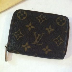 Louis Vuitton- Zippy Coin Purse
