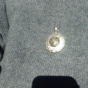 Beautiful vintage pendant and chain