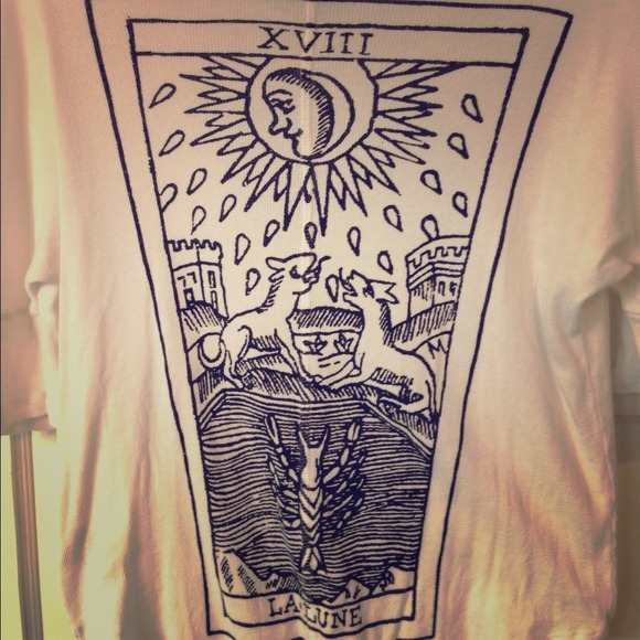 M, sparkle and fade, white 3/4 sleeve top. Tarot.
