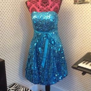 Blur sequin dress