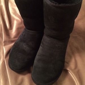 Ugg classic short boots black