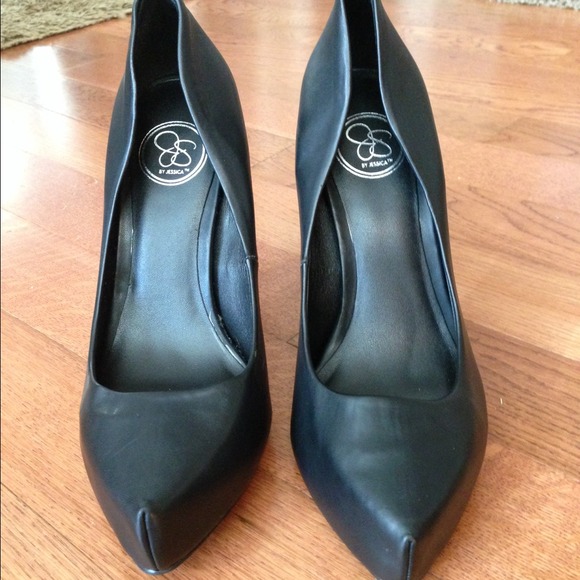 Black Pumps