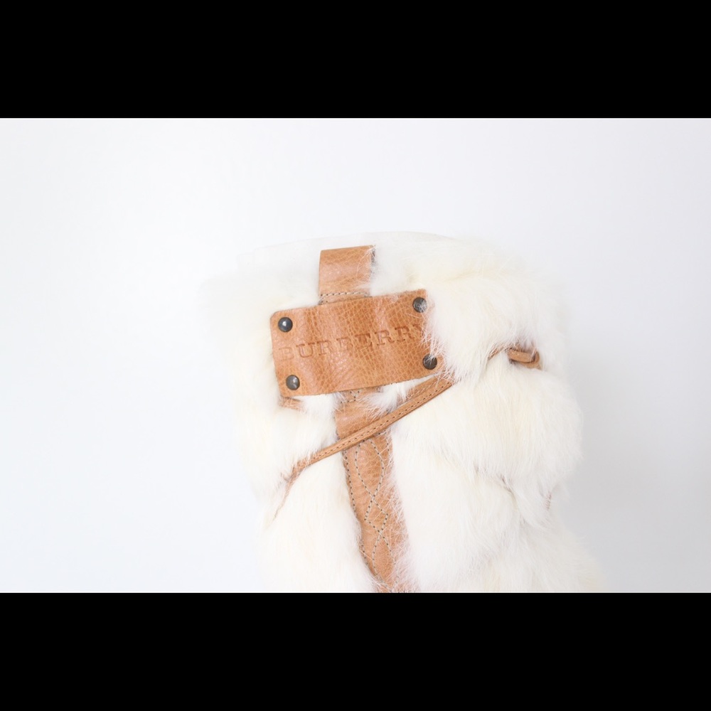 Burberry white fur boots. #burberryboots #burberry - Picture 3 of 7