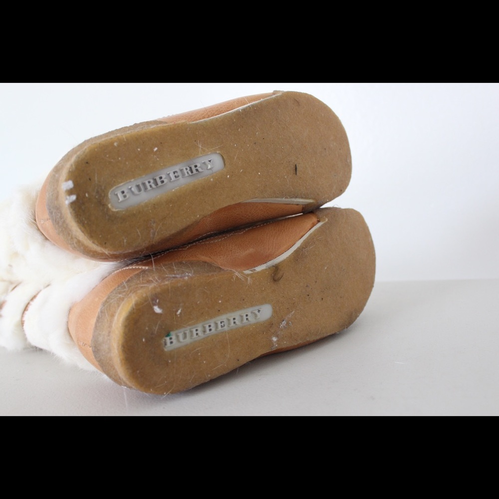 Burberry white fur boots. #burberryboots #burberry - Picture 4 of 7