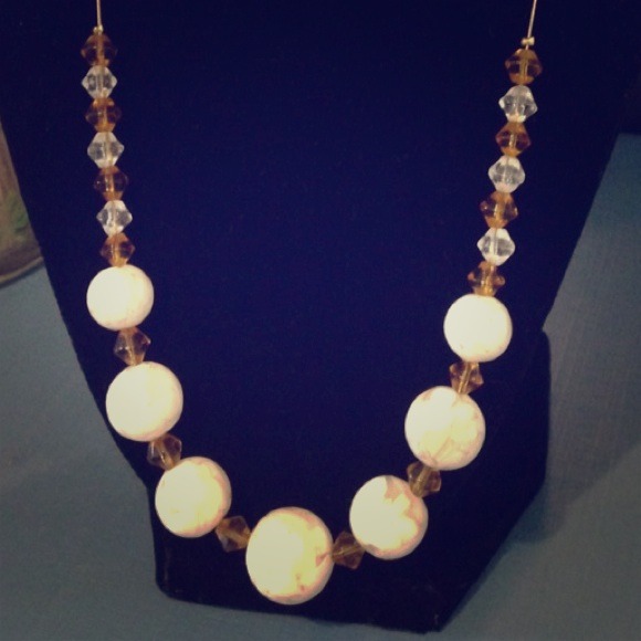 ❌SOLD❌ SHELL BEADS & CRYSTAL NECKLACE SET💦