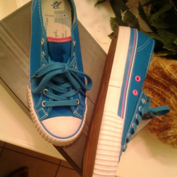 pf flyers shoes womens pf flyers 95 poshmark womens pf flyers