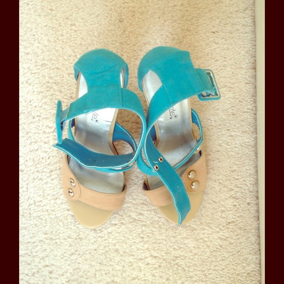 Two Tone Sandals -Tan, Turquoise color Size 6.5