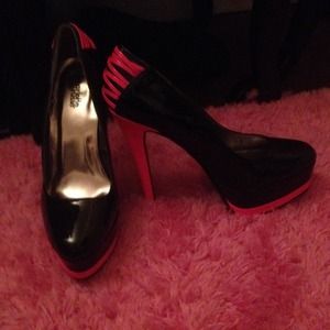 Black and hot pink pumps
