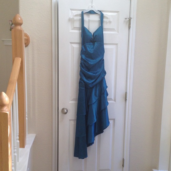 A formal dress (to a prom like occasion) - Picture 1 of 1