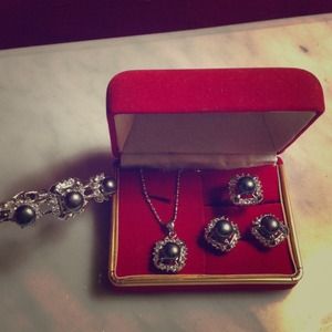 4pcs Freshwater Pearl Jewelry Set ❤️