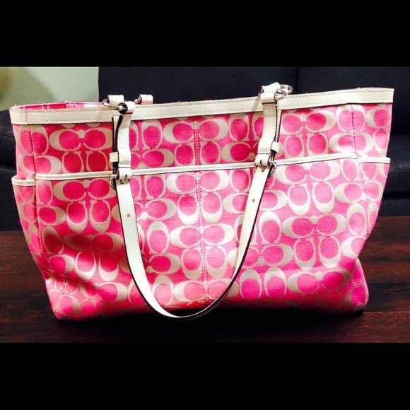 Coach Purse ✨✨ - Picture 2 of 3