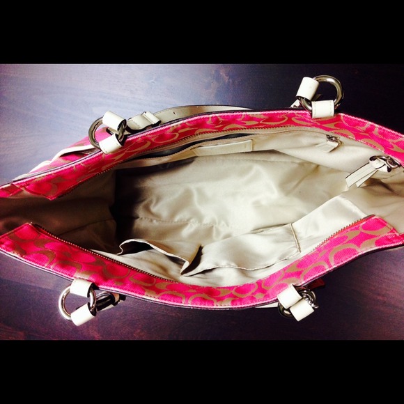 Coach Purse ✨✨ - Picture 3 of 3