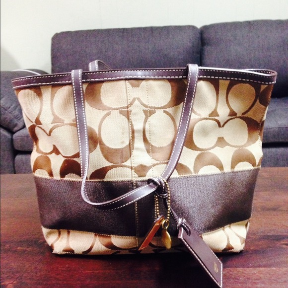 Coach Tote Purse! - Picture 2 of 3