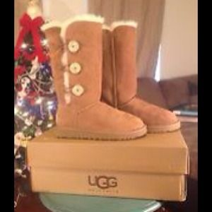 UGG AUSTRALIA Bailey triple button boots! sz 7 NWT