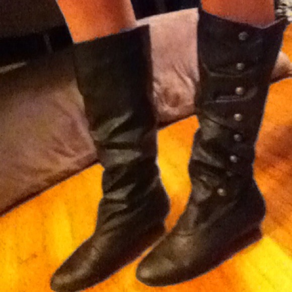 Black leather upper boots with gold buttons 🌞 - Picture 2 of 4