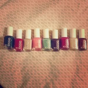 ❌BUNDLE❌ Essie Nail Polish