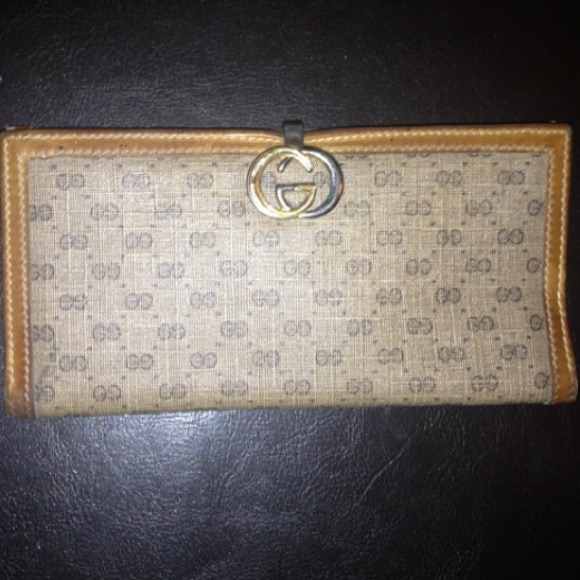 ❌SOLD❌ Gucci bi-fold wallet