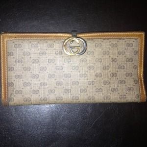 ❌SOLD❌ Gucci bi-fold wallet