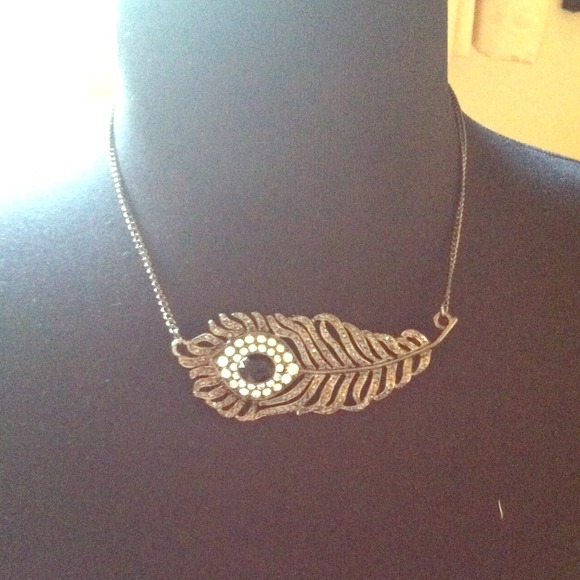 NWT Feather rhinestone necklace
