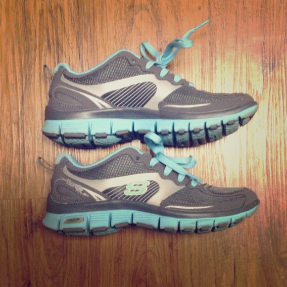 Sketchers tone ups size 6