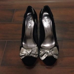 Mia black pumps. Size 8.