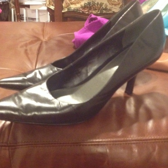 Black nine west heels - Picture 2 of 2