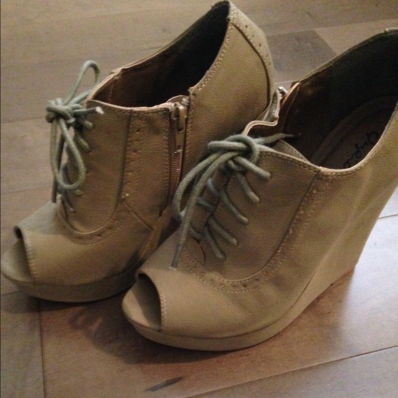 🌀SOLD🌀 NEW Tan Lace Up Peep Toe Wedge Booties