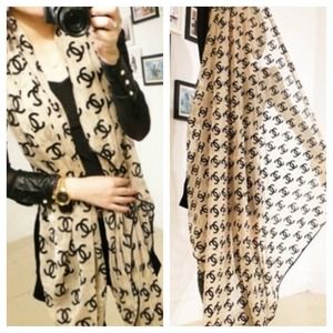 Beautiful huge scarf! NWT