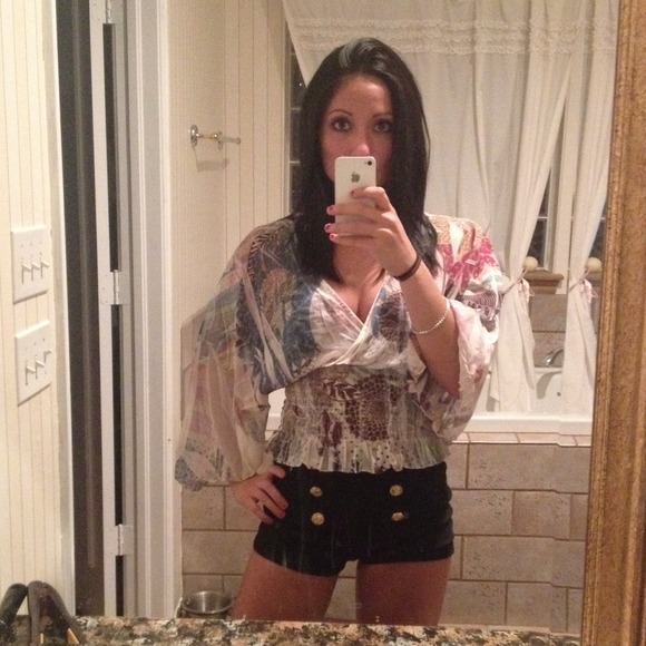 Flowy arm short top