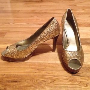 🎁Gold Glitter Heels!