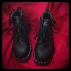 ✔️🆕🆕🆕Classic Saxon 939 Dr. Martens 🆕🆕🆕✔️