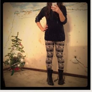 Holiday themed reindeer leggings ✨🎅🎄🎁🎉repost