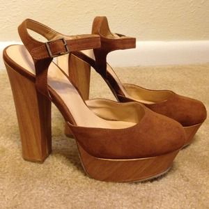 Chunk heel sandal