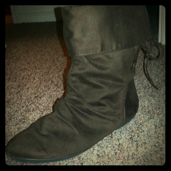 Brown slouchy boots