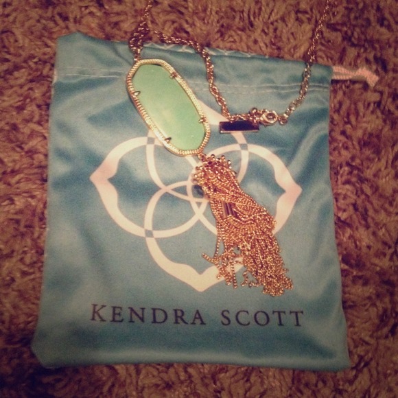 Kendra Scott necklace