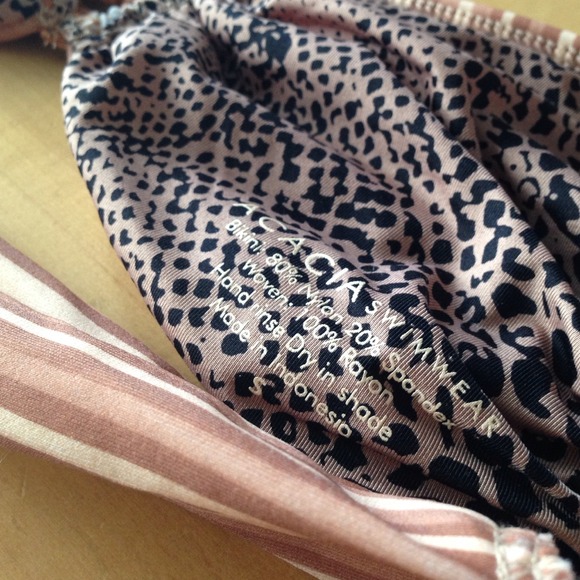 Buenos Aires top. Acacia. Tan lines. - Picture 3 of 3