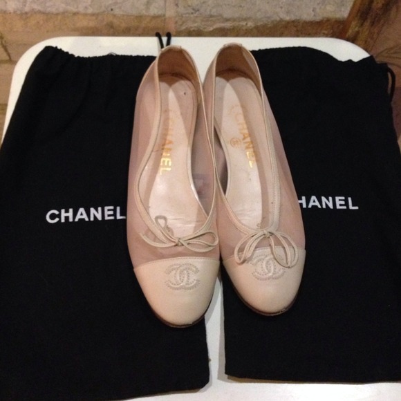 ⛔️Sold ⛔️ *CHANEL FLATS* SIZE 36 (6)