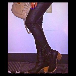 Black ankle cowgirl boots 👢