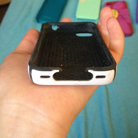 iPhone 4 cases - Picture 2 of 4
