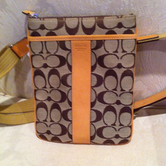📛SOLD📛Coach swing pack crossbody