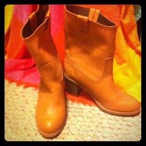 Cute cowboy boots with 3 inch heal NWOT