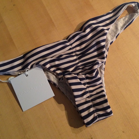 SOLD Axel bottoms.  Acacia swimwear.  XL. - Picture 2 of 3