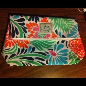 Very cute expandable makeup bag!!!