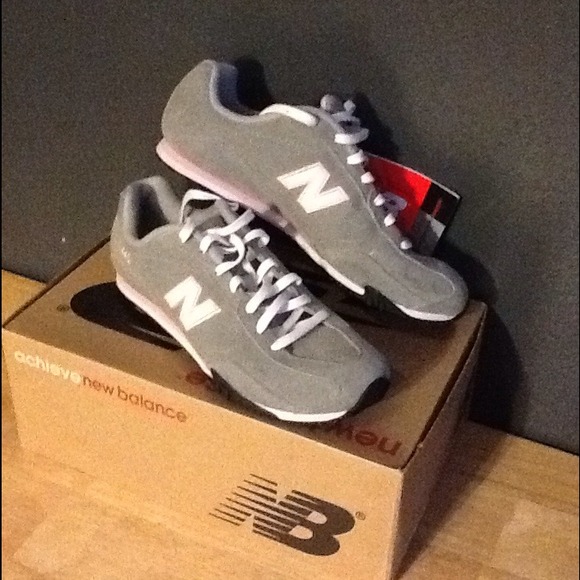 Brand New! Sz 8.5 NEW BALANCE