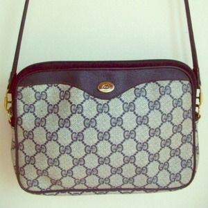 Vintage GUCCI signature logo cross body bag