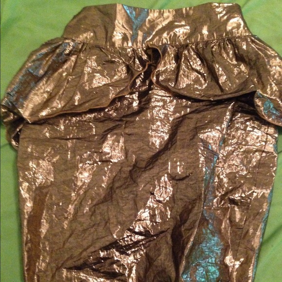 Gold pencil skirt